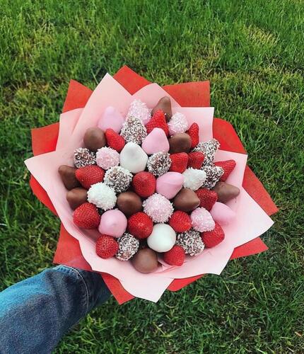 Букет из клубники в шоколаде "Mercy"