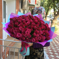 51 кустовых роз