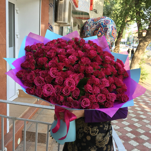 51 кустовых роз