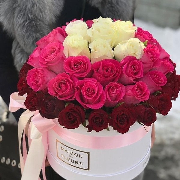 45 mix роз в коробке