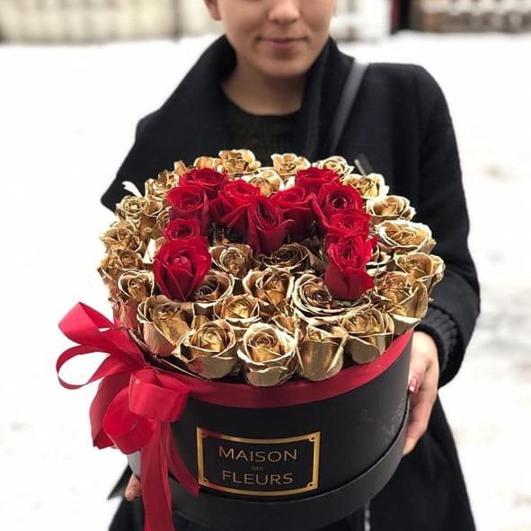 45 золотых роз