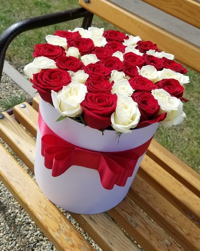 Розы в шляпной коробке 