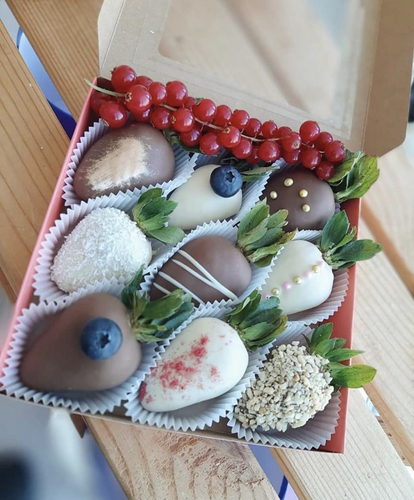 Клубника в шоколаде (подарочная коробка mini)