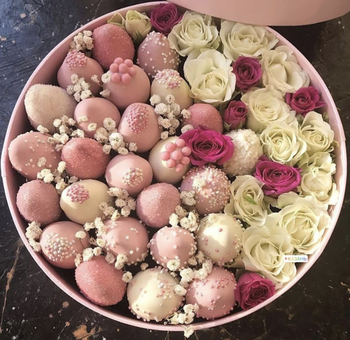 Клубника в шоколаде (круглая коробка)