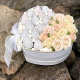 Клубника в шоколаде "White" в коробке "Сердце"