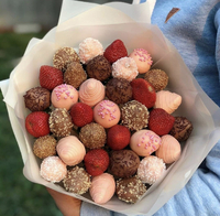 Букет из клубники в шоколаде и свежей клубники