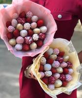 Букет из клубники в шоколаде “Thrush” 