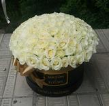 101 роза в коробке