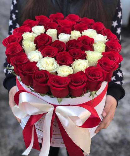 Розы в шляпной коробке 