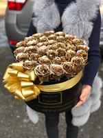 35 золотых роз