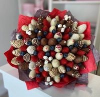  Букет из клубники в шоколаде с розами “ПОРТО-ВИРО” 